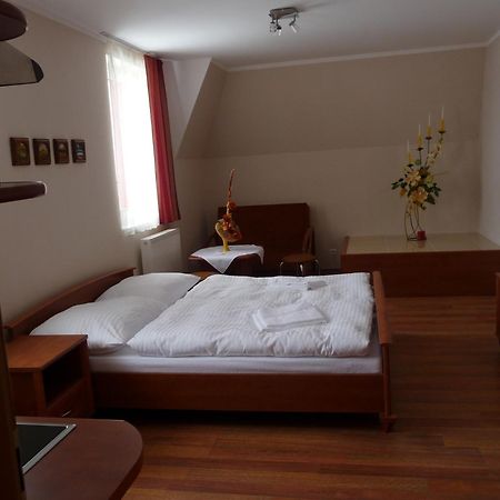 Guest House Penzion Fortuna 트브르도신 외부 사진
