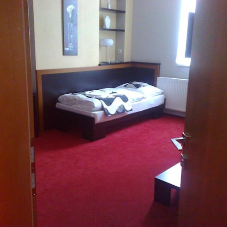 Guest House Penzion Fortuna 트브르도신 외부 사진