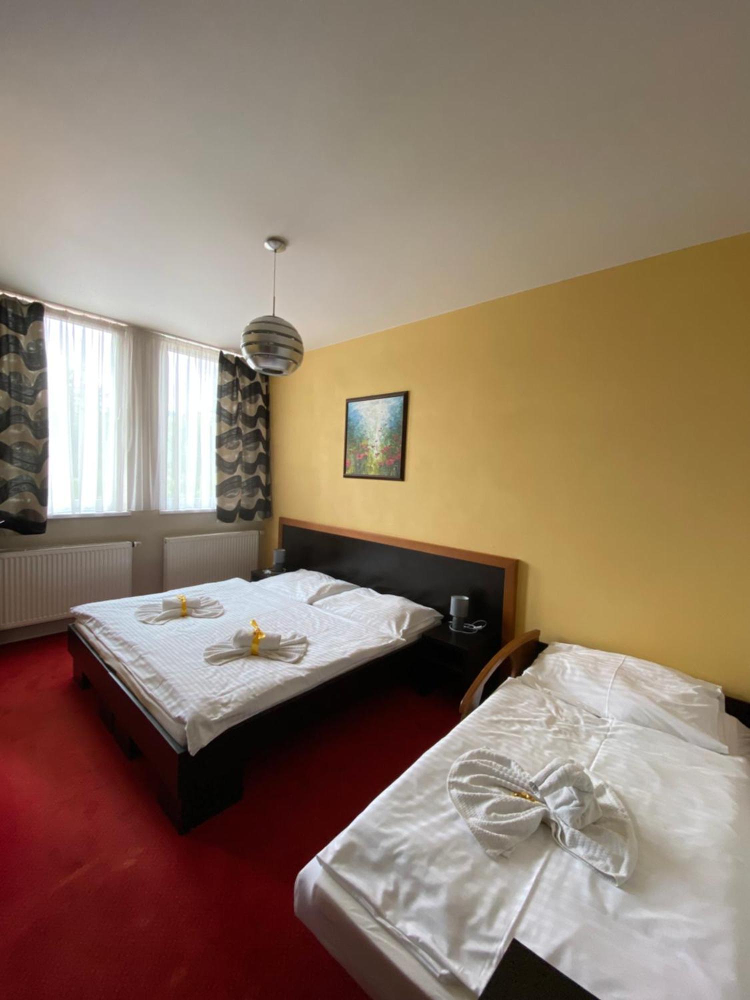 Guest House Penzion Fortuna 트브르도신 외부 사진