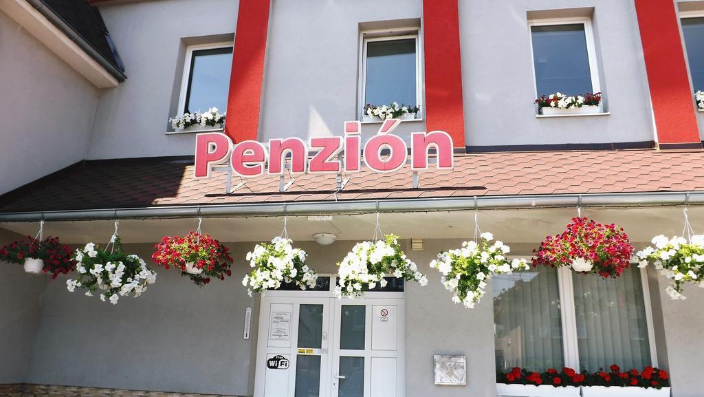 Guest House Penzion Fortuna 트브르도신 외부 사진